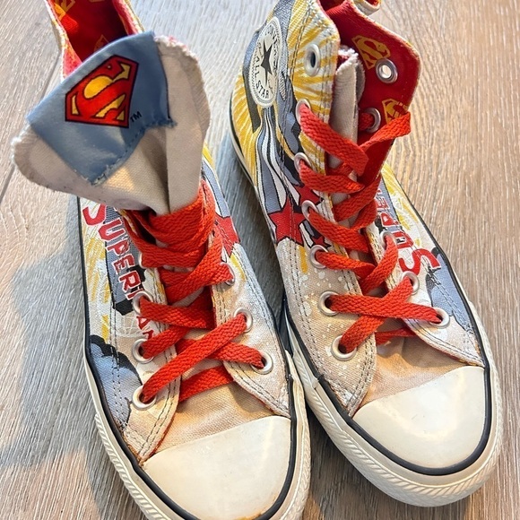 Superman Converse Men’s 4 / Women’s 6 DC Comics Chuck Taylor’s - Picture 4 of 7